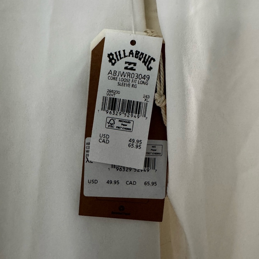 Billabong Long Sleeve Sun shirt/rashguard. Classic Style. Color: white. Size XL - Picture 2 of 5